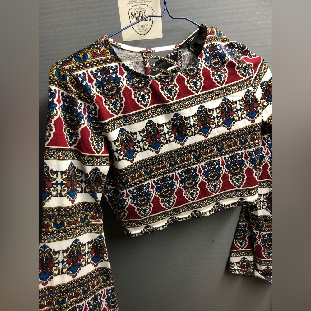 Great pattern, crop top